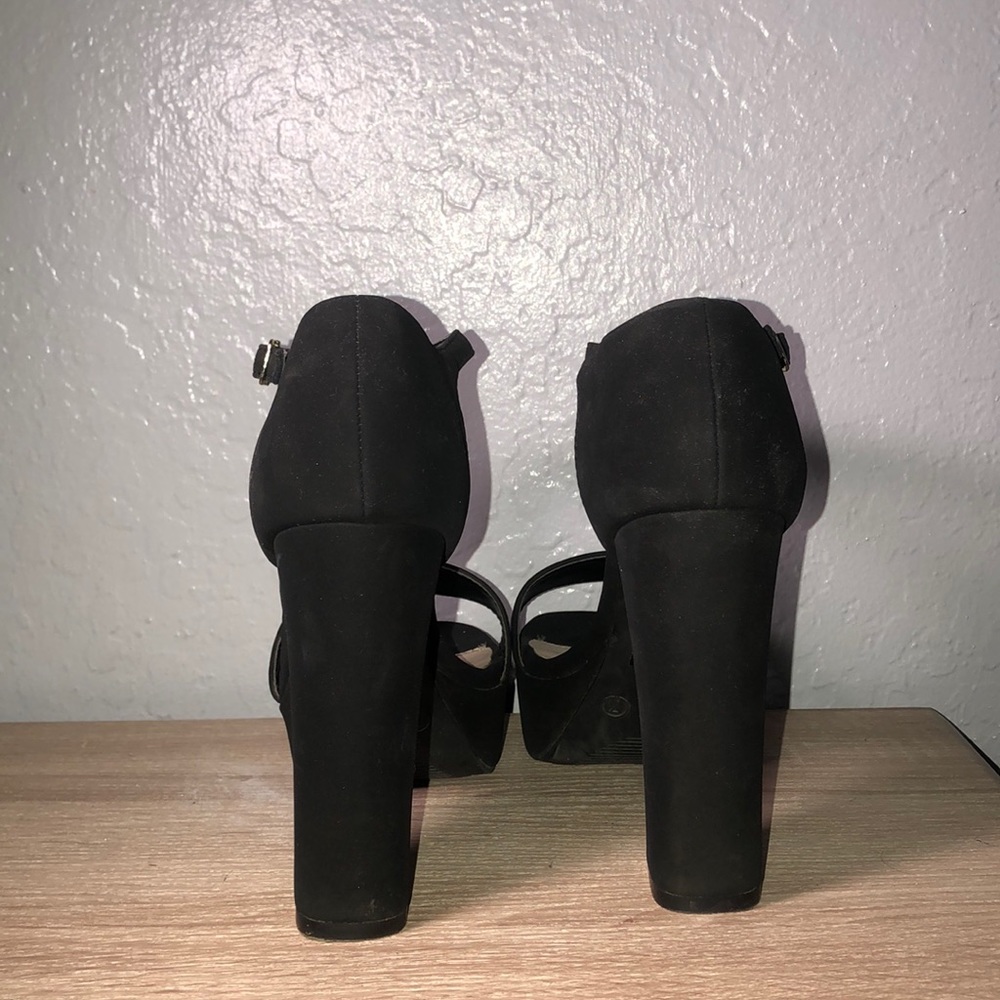 Heels - Picture 3 of 4
